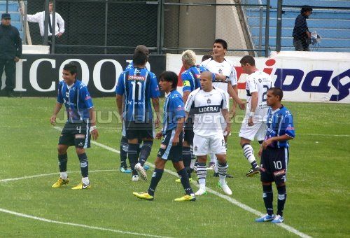 Los lobos afilan sus dientes…