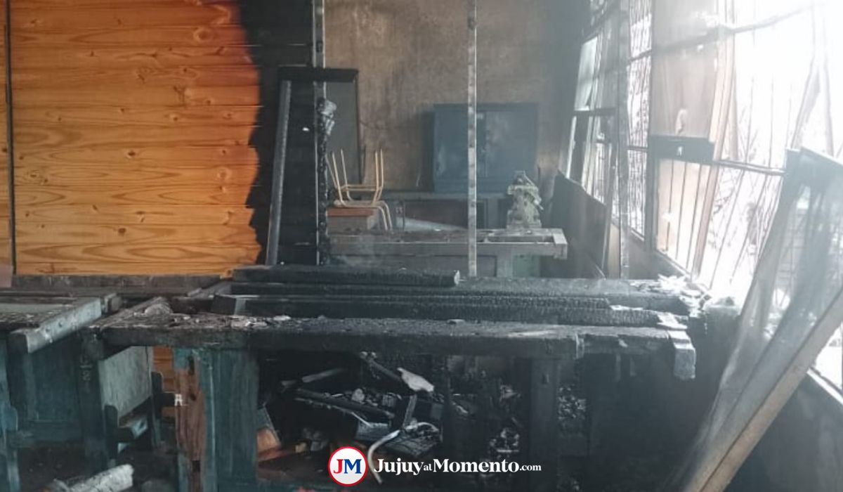 Incendiaron el taller de carpintería de Escuela General Savio