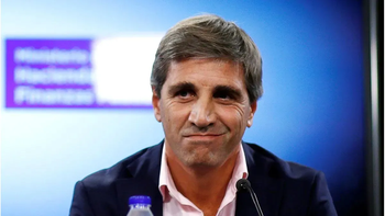 Luis Caputo anunció un superávit fiscal primario de $845.949 millones en abril