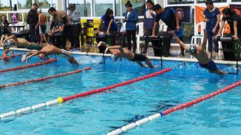 Torneo promocional de natación en el Che-il