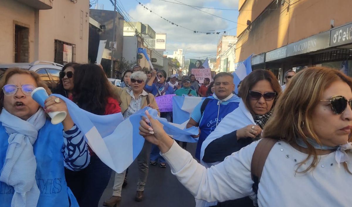 Día 3 de paro con otra contundente marcha de docentes en Jujuy