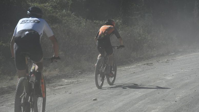 Más de 200 ciclistas participaron del Rally de Mountain Bike 