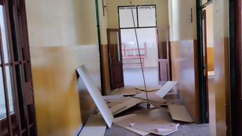 Bomberos y Defensa Civil trabajaron en varios puntos de la ciudad ante los fuertes vientos