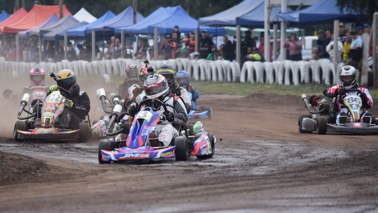 El karting vuelve a rugir en Perico: más de 40 máquinas en pista este finde