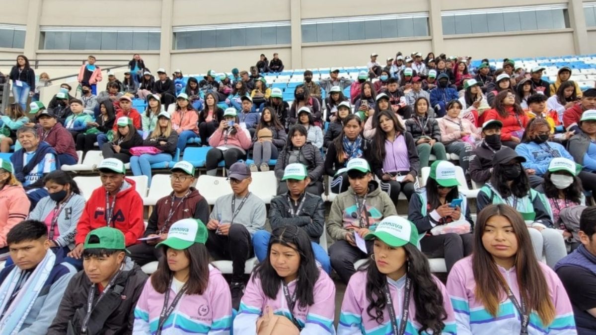 Estudiantes de 22 escuelas de toda la provincia, visitaron el estadio "23 de Agosto"