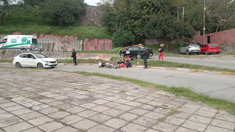 Un motociclista lucha por su vida tras un siniestro vial en barrio Cuyaya