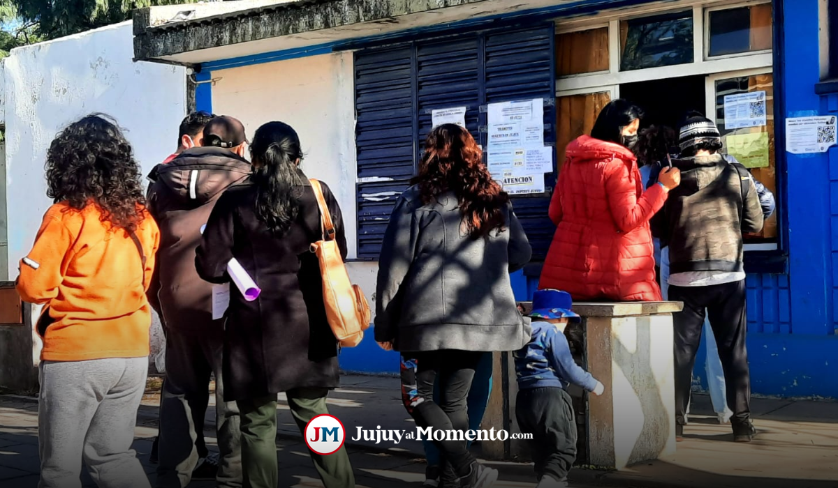 Largas filas por la constancia policial para justificar la falta al trabajo