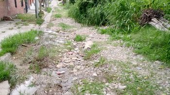 Vecinos de Lastenia preocupados por el mal estado de las calles y falta de iluminación