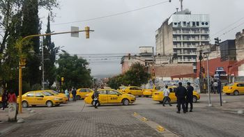 Denuncian que un sindicalista del sector taxista figura como empleado municipal