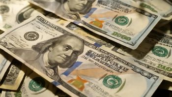 El dólar oficial anotó su primera suba semanal del año: a cuánto cerró este viernes