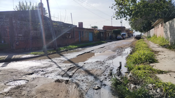 Palpalá: líquidos cloacales dejan calles intransitables y olores insoportables