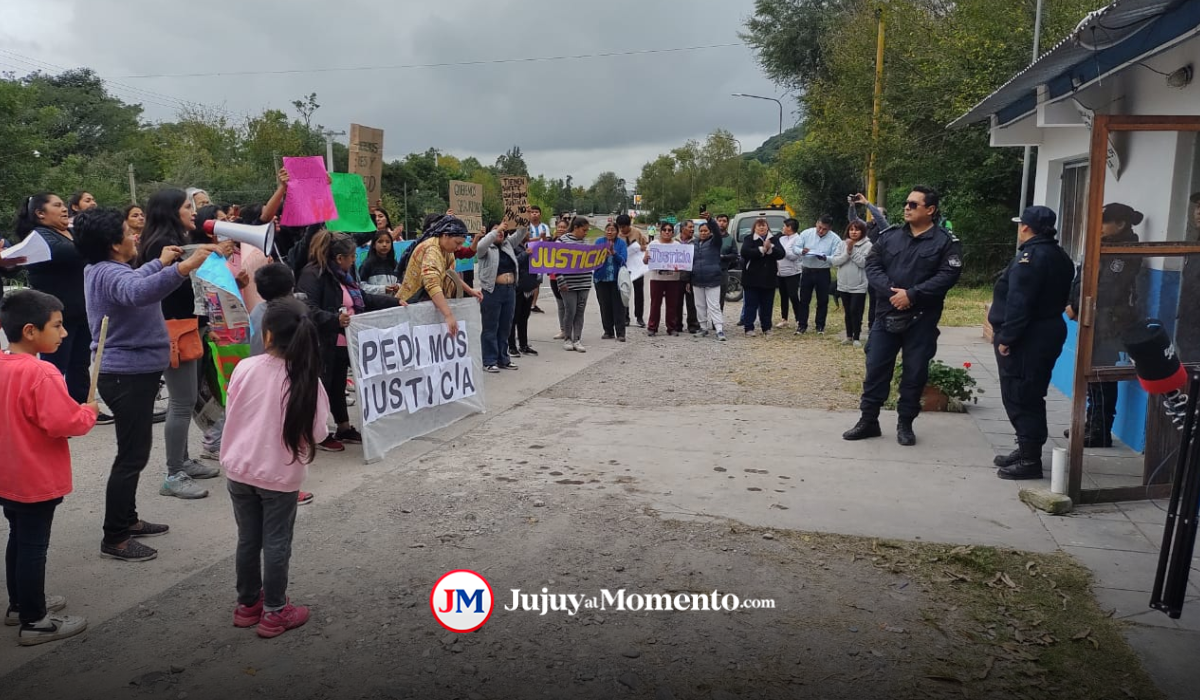 Abuso en Lozano: Hartos de la inseguridad, vecinos volvieron a marchar a la comisaría de Yala