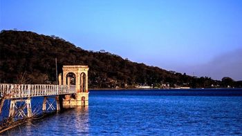 Vecinos del Dique La Ciénaga denuncian cortes de luz constantes y caos vial cada vez que llueve