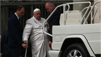 El Papa Francisco está internado por una infección pulmonar
