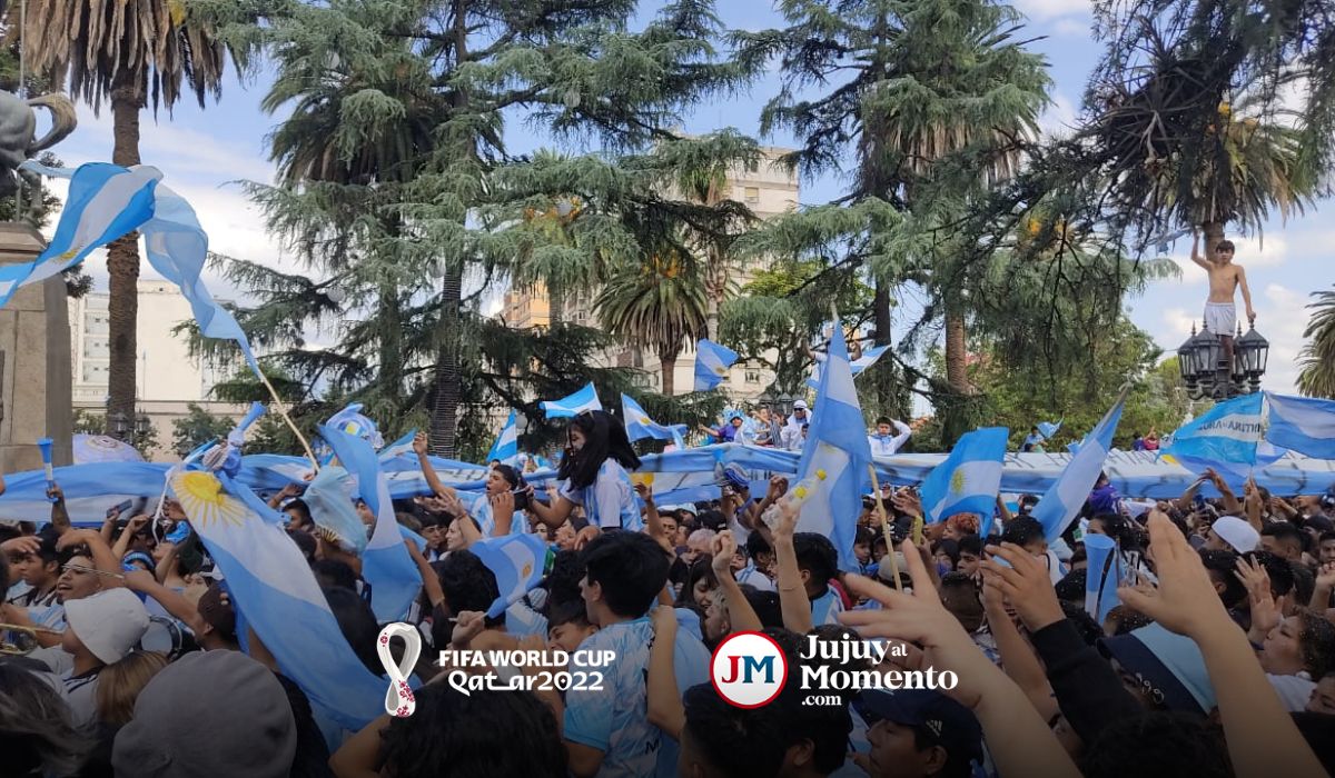 ¡Campeones del mundo! Los jujeños inundan las calles de celeste y blanco