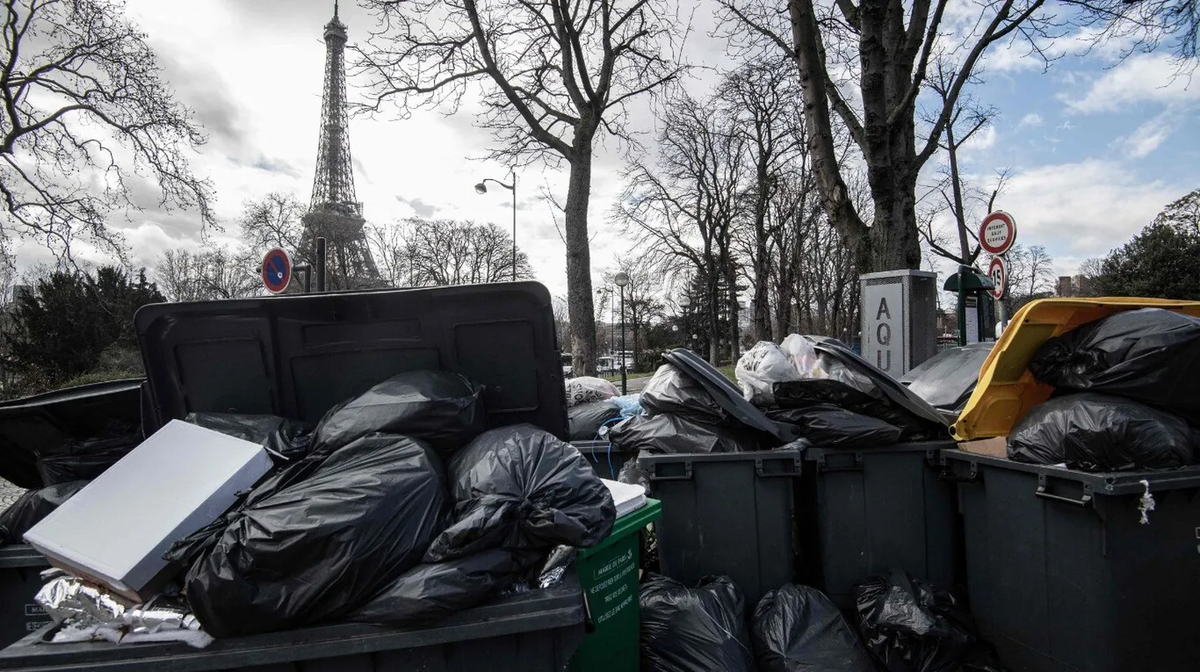 Mal olor, residuos acumulados y una postal inédita: París se hunde en la basura