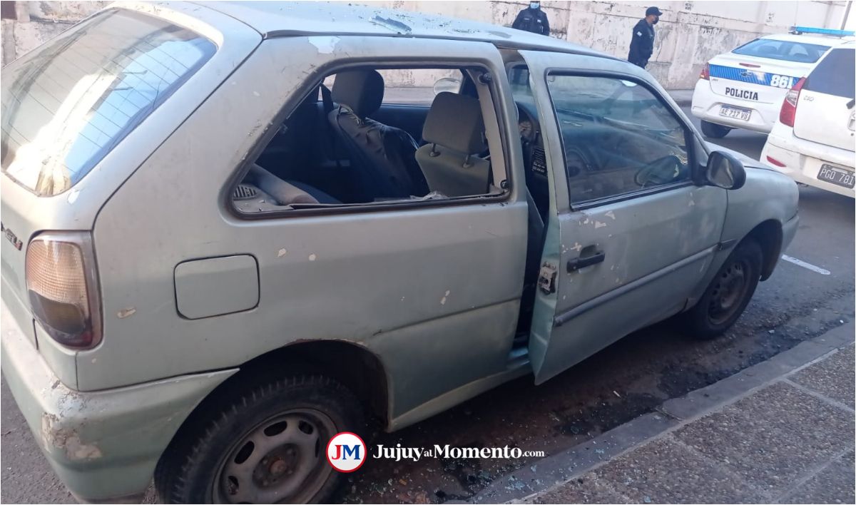 Inseguridad en el centro capitalino: destrozaron un auto para robar