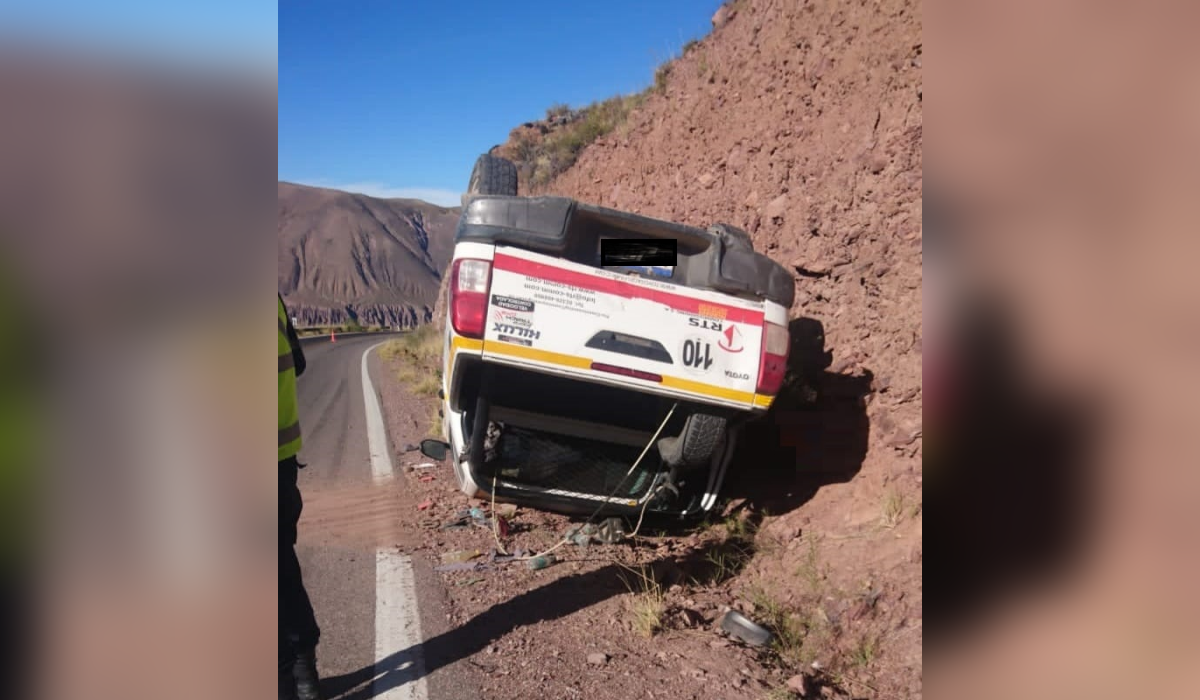 Una camioneta terminó volcando en Cuesta de Lipán