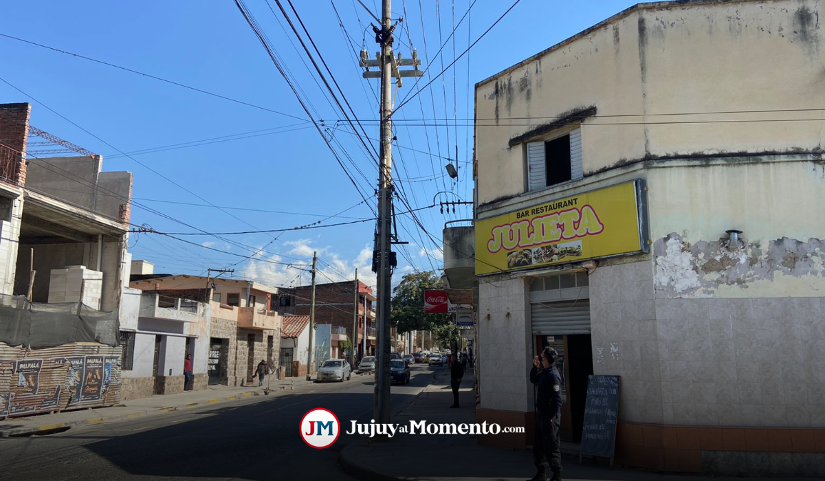 Fuerte explosión en la esquina de calle José de la Iglesia y Junín