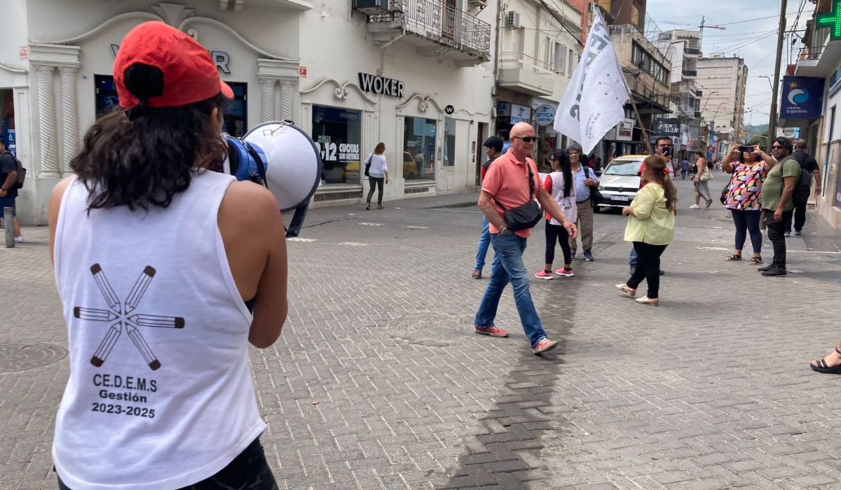 Continúan las amenazas docentes de huelga de hambre en caso de descuentos