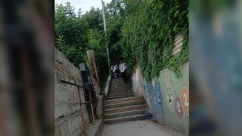 La escalera de Punta Diamante no tiene iluminación y hay robos constantes