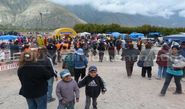 Miles de fieles acompañaron el descenso de la Virgen de Punta Corral