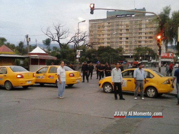 Se levantaron los cortes de los taxistas