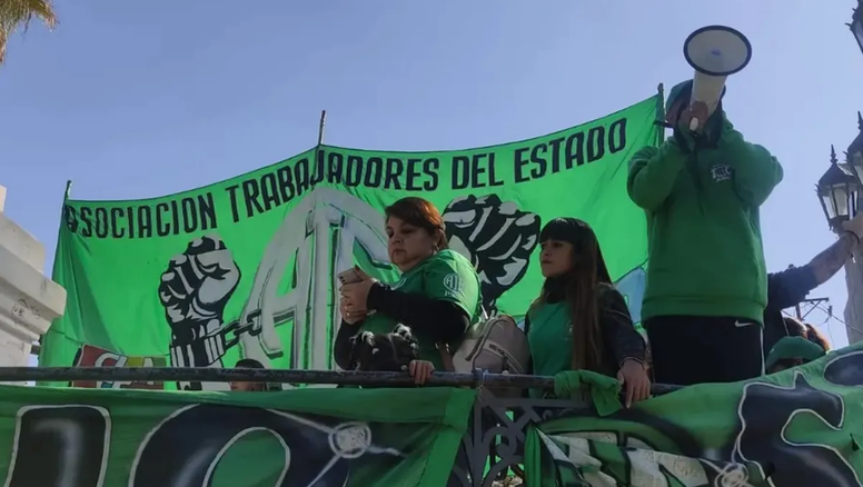 Tildaron de insuficiente la Ayuda Escolar de $50.000 que pagó el gobierno jujeño