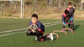 Destreza bajo los tres palos: Coronel inicia la pretemporada para arqueros