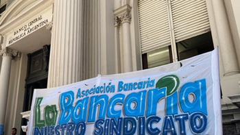 Bancarios acordaron un nuevo aumento: el sueldo inicial será de $2,2 millones