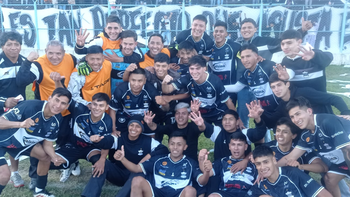 Cuyaya goleó a Lavalle y se quedó con el clásico