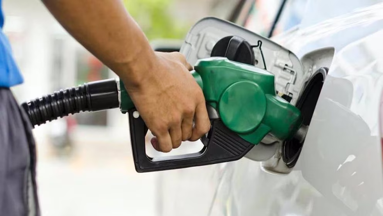 Renovaron los descuentos del 30% para nafta y gasoil con hasta $25.000 de reintegro