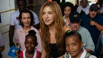 Shakira visitó escuelas dañadas por el terremoto en Colombia y prometió reconstruirlas