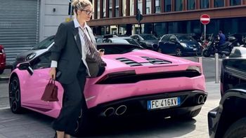 Así llegaba Wanda Nara a los tribunales de Italia con su Lamborghini rosa descapotable