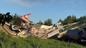 Murieron 7 personas en un descarrilamiento de tren en Rusia tras fuertes explosiones