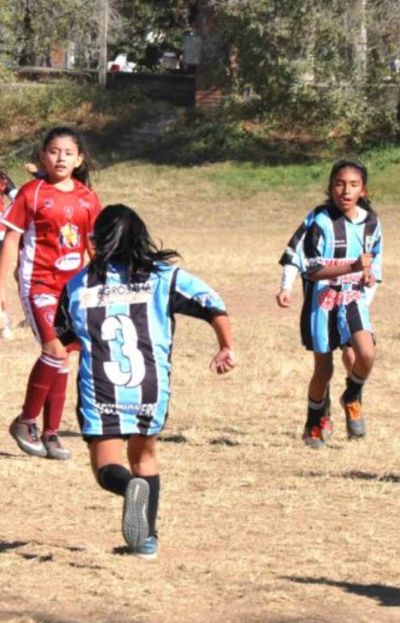 Puntapié inicial de la Liga de Fútbol Femenino Infantil