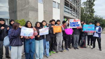 Estudiantes de la Técnica N°1 reclamaron por la reincorporación de un docente