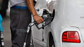 Por la escalada del precio del petróleo, aumentaron 5% los combustibles en el país