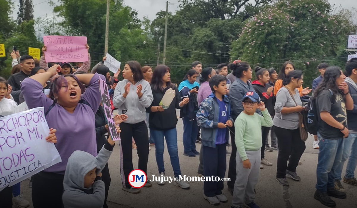 Abuso en Lozano: Hartos de la inseguridad, vecinos volvieron a marchar a la comisaría de Yala