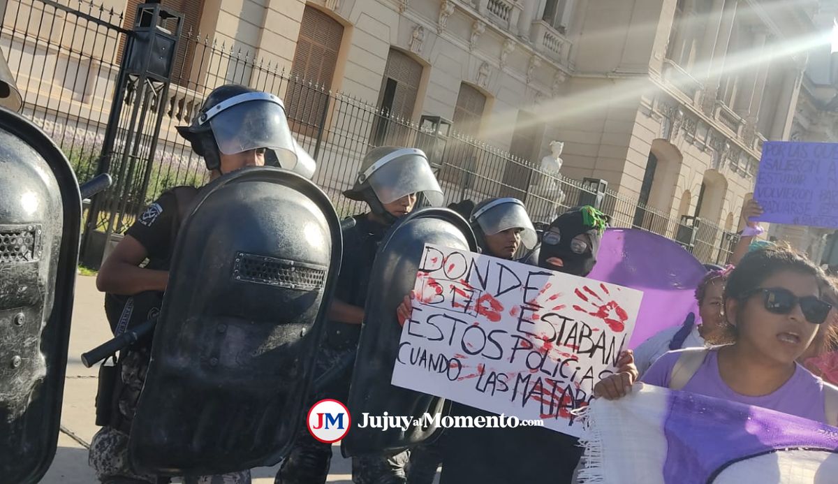 Enfrentamientos con la policía en la marcha del 8M en Jujuy