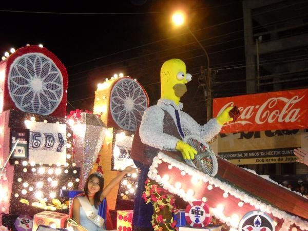 El cuarto desfile recibió a las reinas del interior y de otras ediciones de la FNE