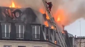 Pánico en París: evacuaron la Torre Eiffel por un principio de incendio