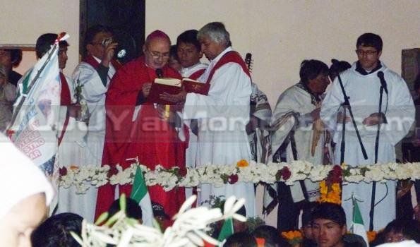 Miles de fieles acompañaron el descenso de la Virgen de Punta Corral