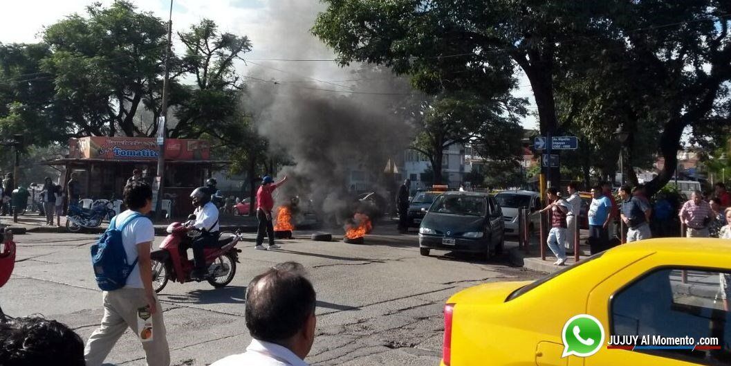 Taxistas amenazan con un corte masivo de rutas, puentes y nueva terminal