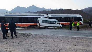 Una combi chocó contra el Tren turístico
