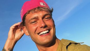 La lujosa casa de Ian Lucas: estética minimalista, imponente piscina y vista al lago