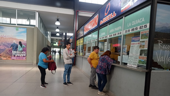 La venta de pasajes del transporte de media distancia cayó un 30%