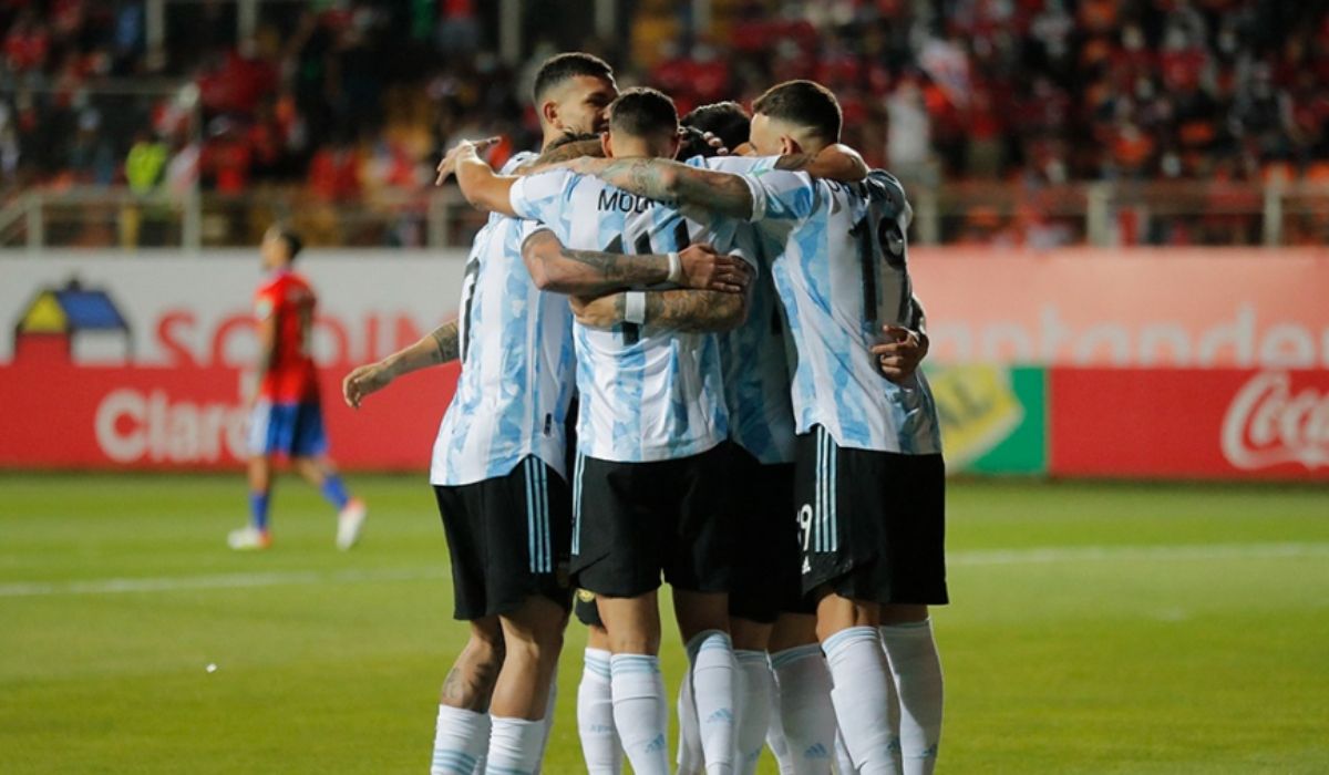 En el inicio del año mundialista, Argentina le ganó 2 a 1 Chile