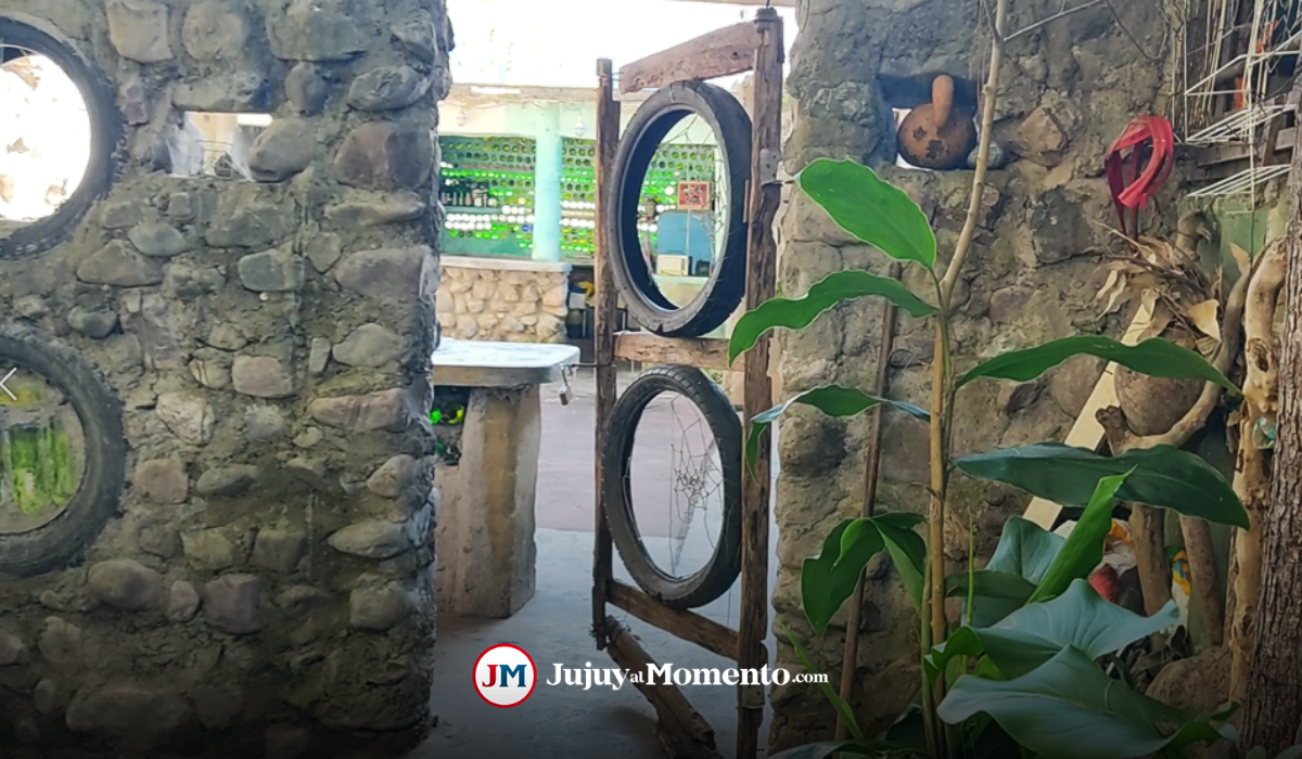 La casa de las botellas, el increíble lugar donde vive Camilo