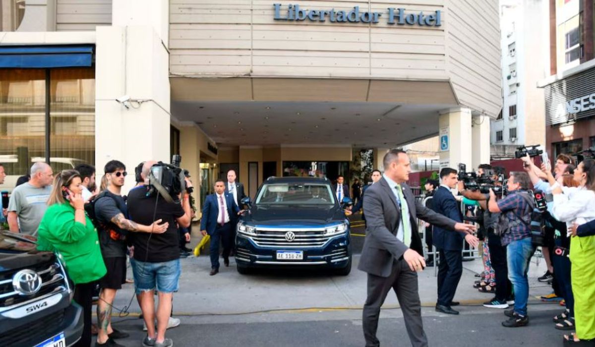 Entusiasmo en el búnker de La Libertad Avanza por los resultados a nivel nacional